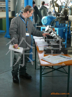 錐形雙螺桿管材擠出機(jī)維修服務(wù)介紹